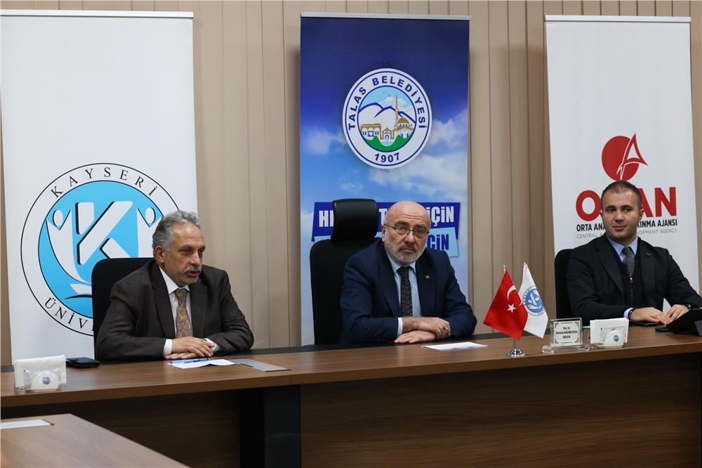 KAYÜ koordinesinde düzenlenen Dijital Görselleştirme ve Tasarım Araçları Eğitimi tamamlandı