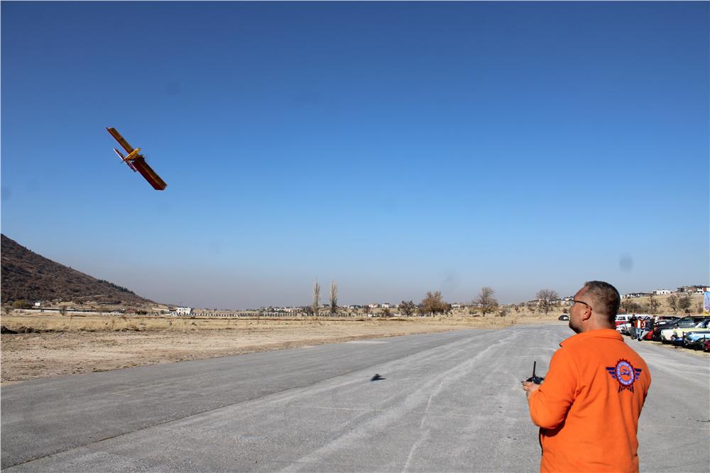 Kendi ürettikleri model uçakla hedef 100 kilometre uçmak