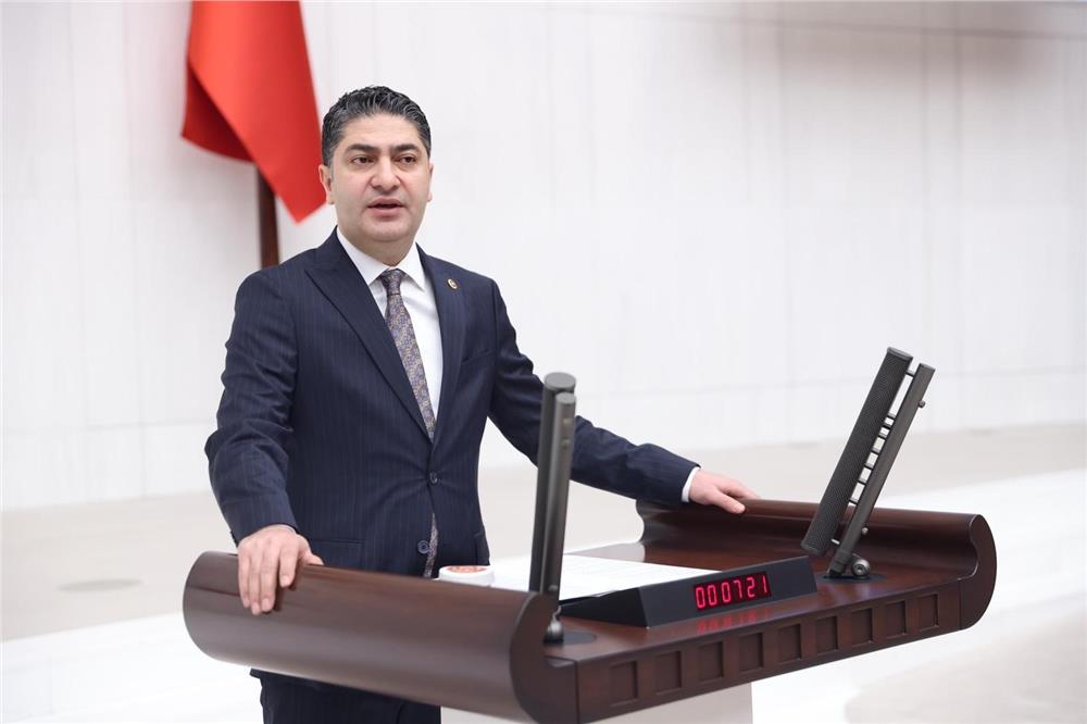 Özdemir: Lozan ve Paris anlaşmalarını açıkça ihlal eden Yunanistan, artık ipin ucunu iyice kaçırmış