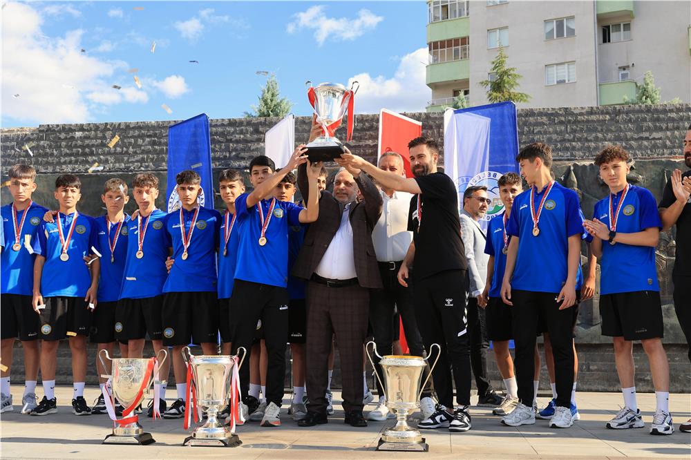 Talas'ta Sporcu Fabrikası'nın yükselen yıldızları