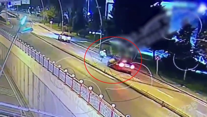 Uygulamadan kaçtı, polise böyle çarptı