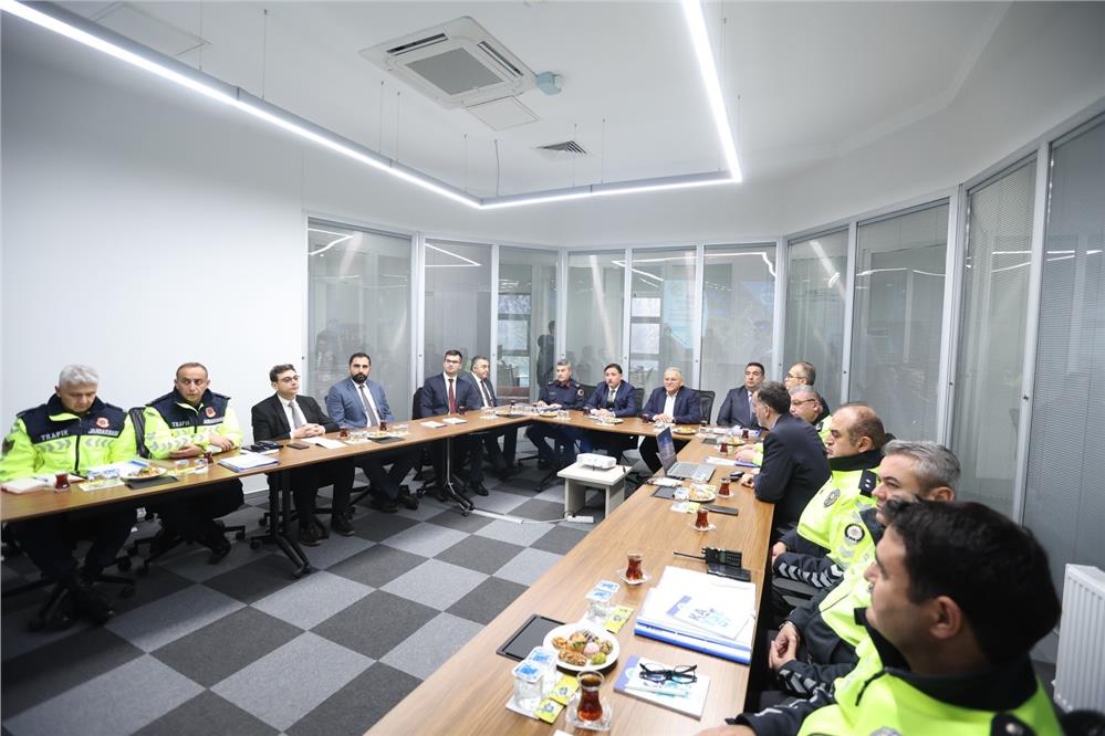 Vali Çiçek ve Başkan Büyükkılıç Trafik Kontrol Merkezi'nde