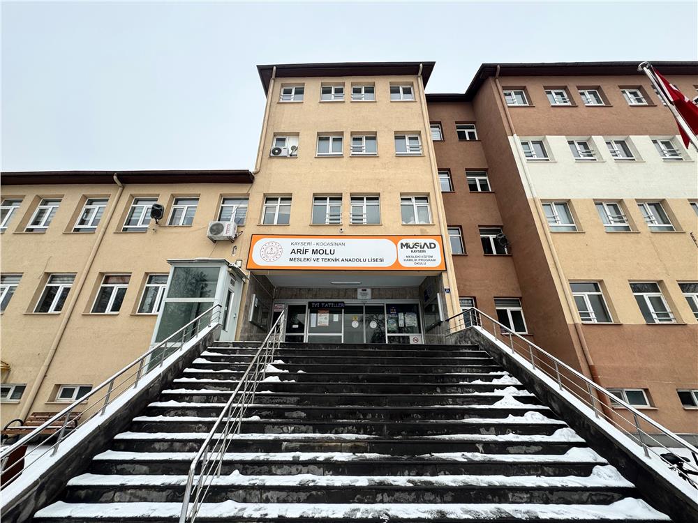 Arif Molu Mesleki ve Teknik Anadolu Lisesi yeniden boyandı