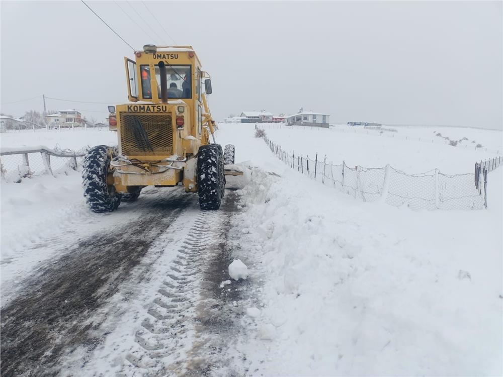 Büyükşehir, gece yarısından sabaha kadar 72 mahalle yolunu daha ulaşıma açtı