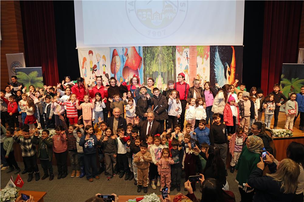 Çocuklar Yalçın Başkan'ın karne hediyesi ile eğlendi