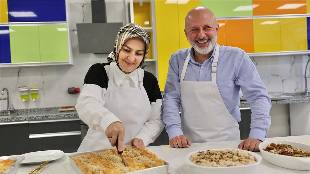 Çolakbayrakdar: Hanım kardeşlerimiz Kocasinan Akademi'de üretiyor, kazanıyor