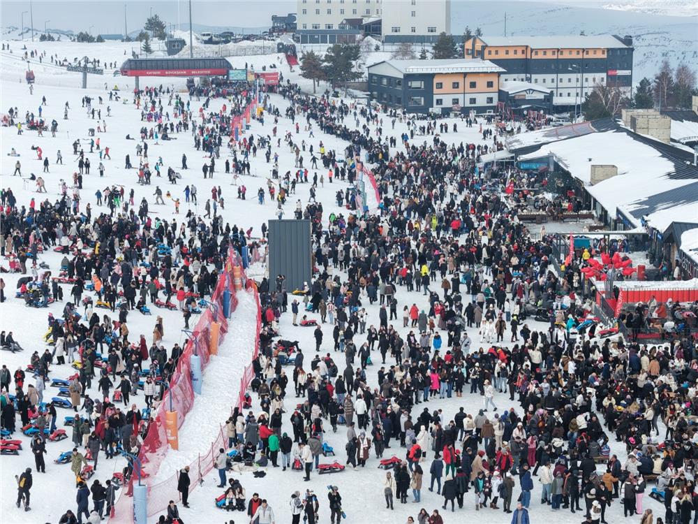Erciyes hafta sonu 320 bin kişiyi ağırladı