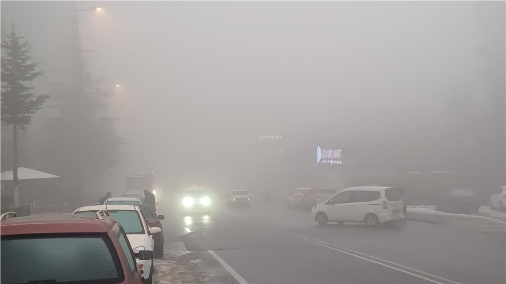 Kayseri’de  etkili olan sis görüş mesafesini düşürdü