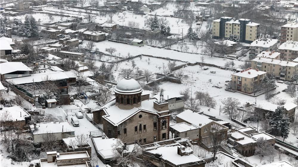 Tarihi alanlardaki kar güzelliği havadan görüntülendi