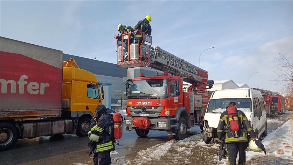 Kayseri’de korkutan fabrika yangını