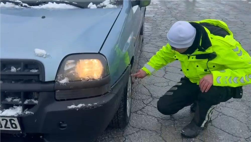 Kayseri'de trafik ekiplerinden 'kış lastiği' uygulaması