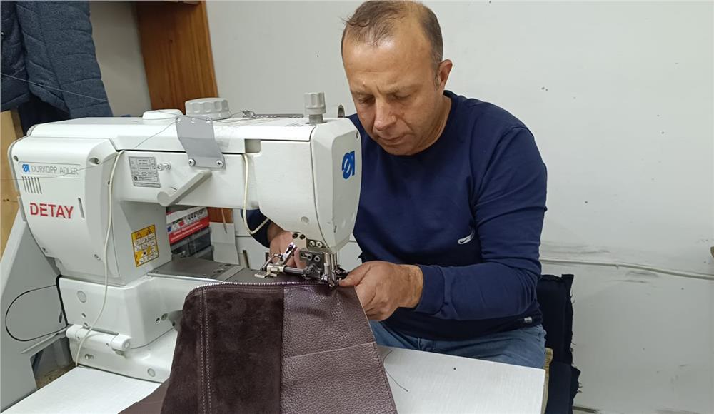 Köyden İstanbul'a çanta imalatı