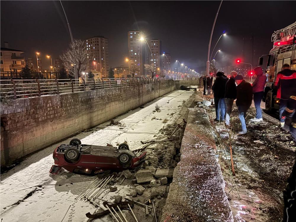 Otomobil kanala uçtu: 1 yaralı