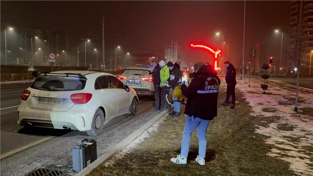 Polise çarpıp kaçtıktan sonra olay yerinde yakalanan şahıs tutuklandı