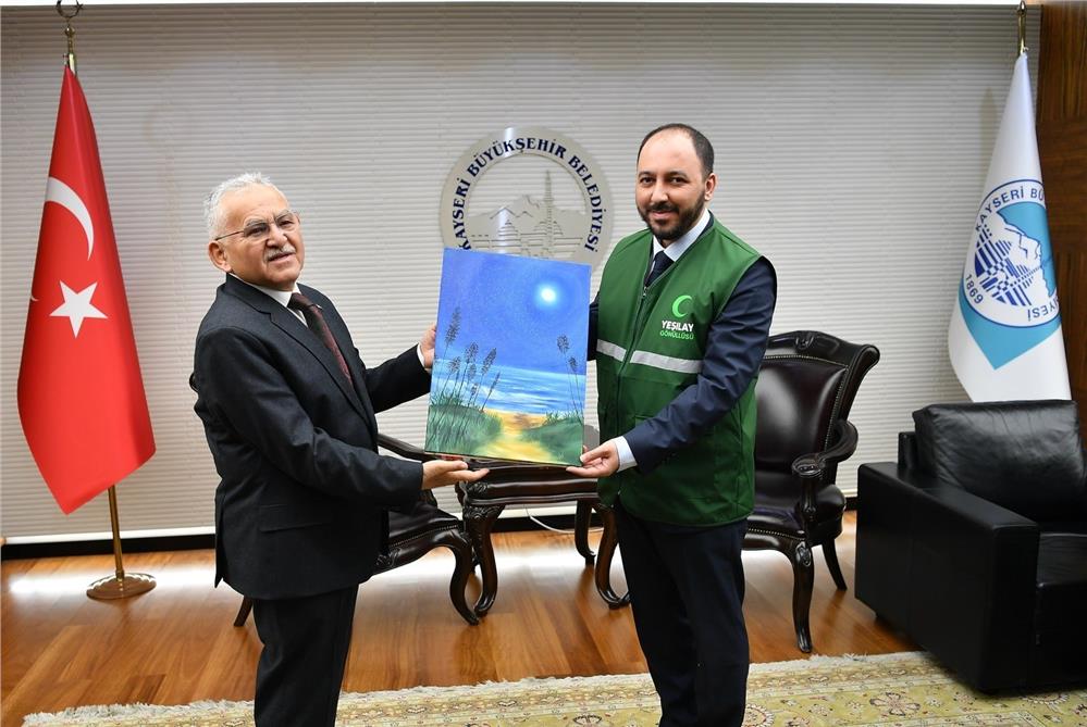 Başkan Büyükkılıç, Yeşilay Kayseri Şubesi'nin yeni yönetimini ağırladı