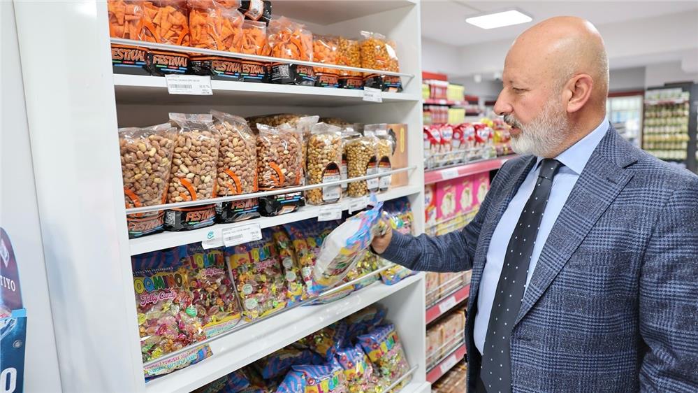 Çolakbayrakdar: Gönüllere dokunan belediyecilikle çalınmadık kapı, girilmedik gönül bırakmayacağız