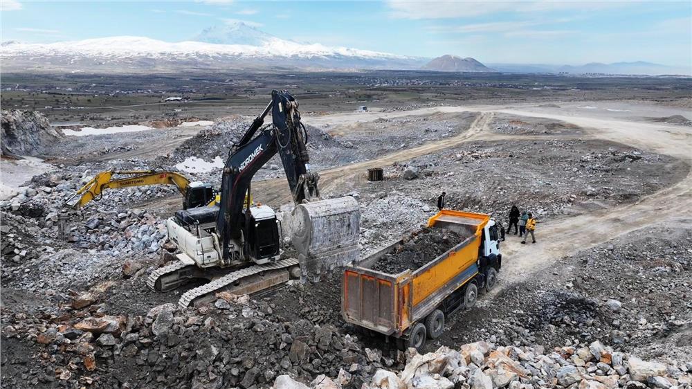 Çolakbayrakdar: Kayseri’de tek, Türkiye’de sayılı agrega tesisimizle yeni rekora hazırlanıyoruz