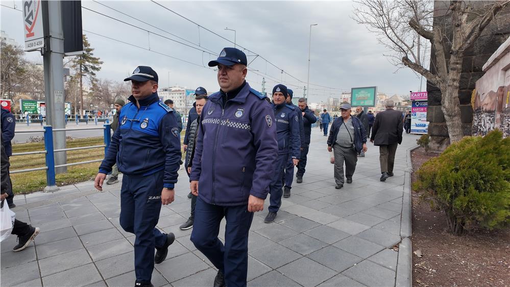 Kayseri Büyükşehir'de düzenli bir şehir için 'kaldırım' denetimi