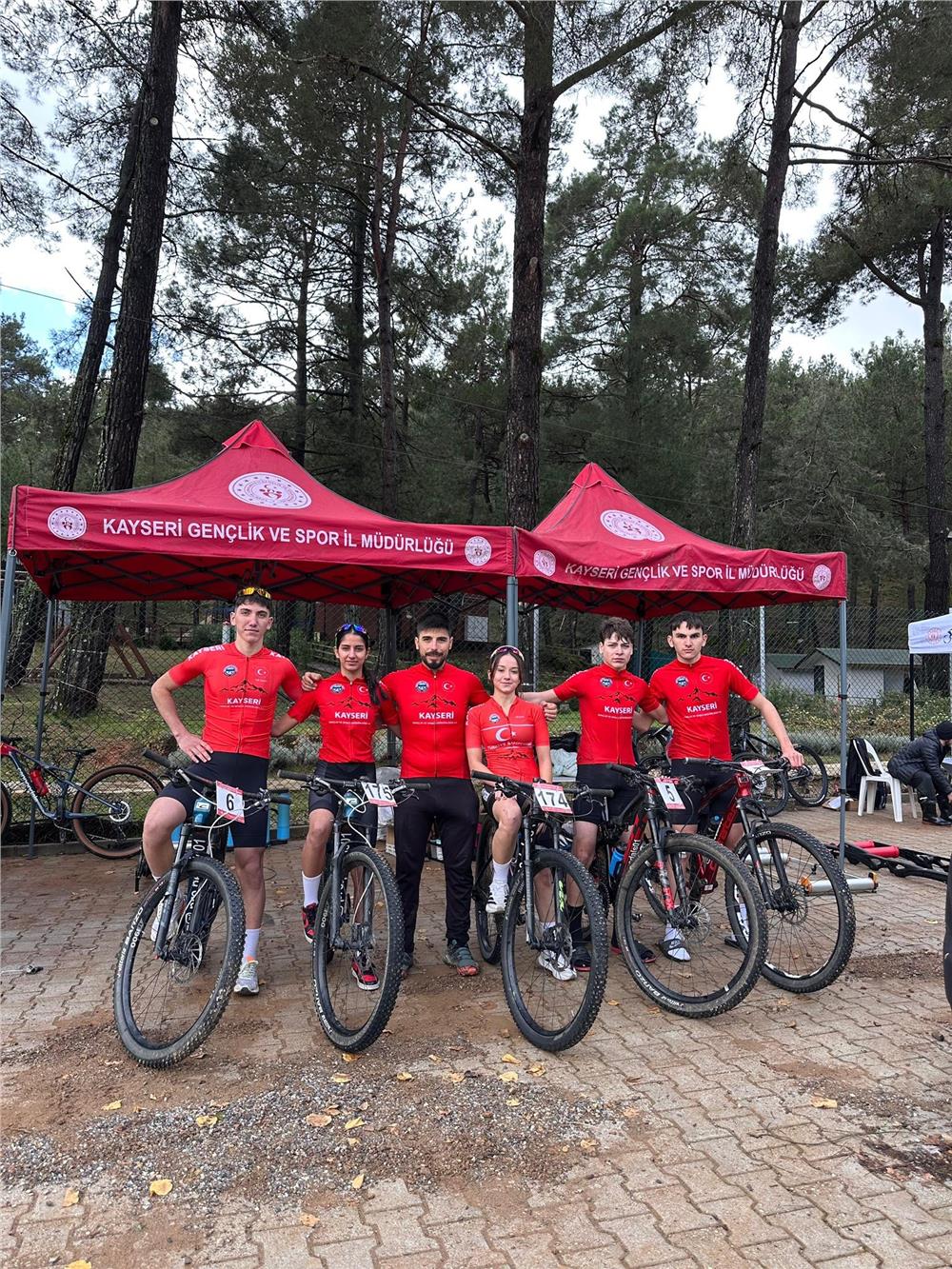 Kayserili bisikletçiler; Alanya’da kürsüye ambargo koydu