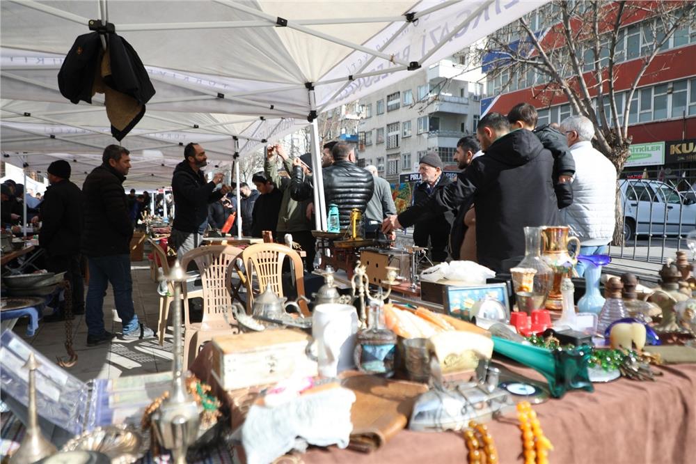 Melikgazi Belediyesi’nden şehrin merkezinde ‘antika molası’