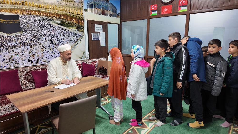 Talas’ta camiler çocukların neşesiyle şenleniyor