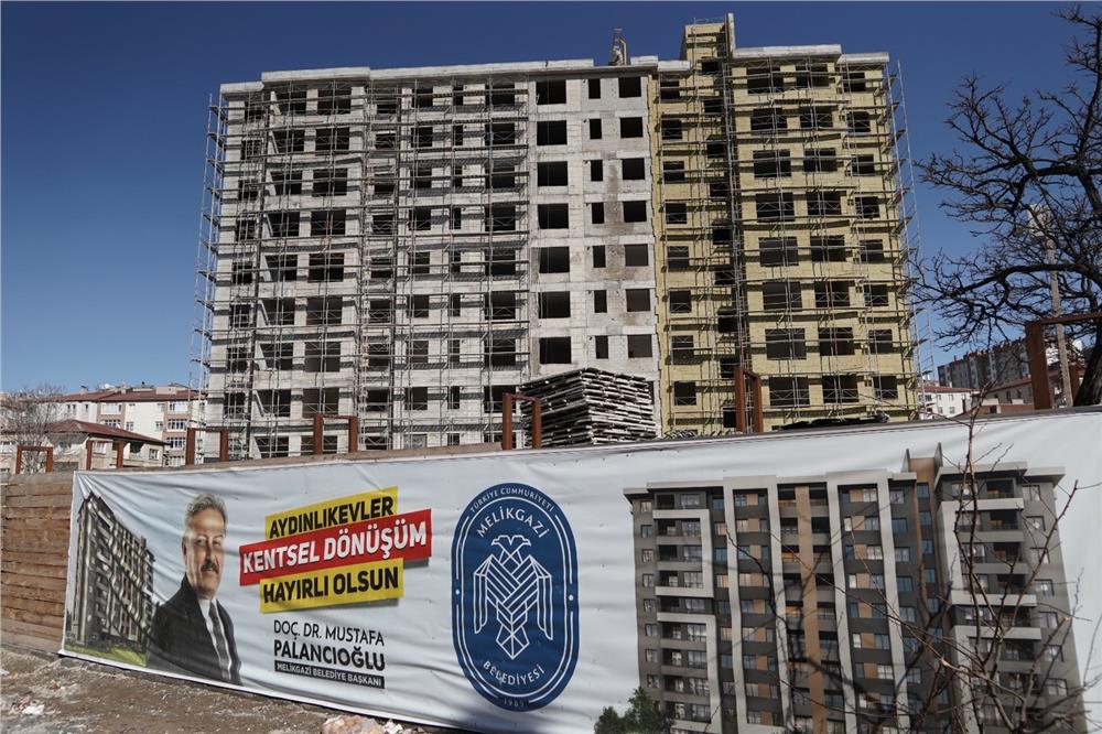 Aydınlıkevler’de kentsel dönüşüm hızla yükseliyor