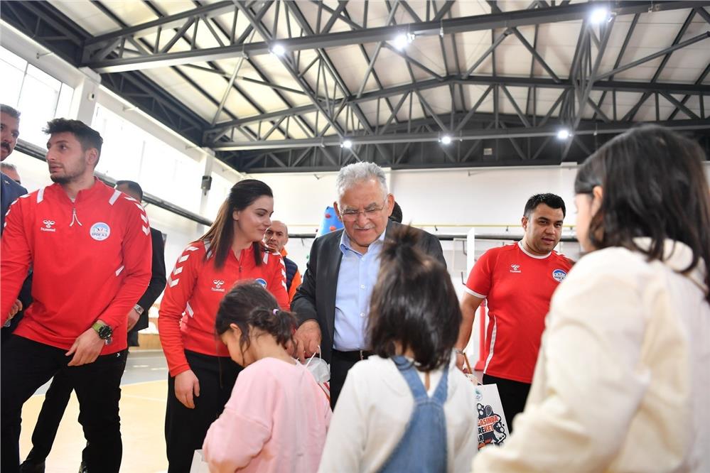 Başkan Büyükkılıç, Sevgi Evleri'nde düzenlenen bayramlaşmaya katıldı