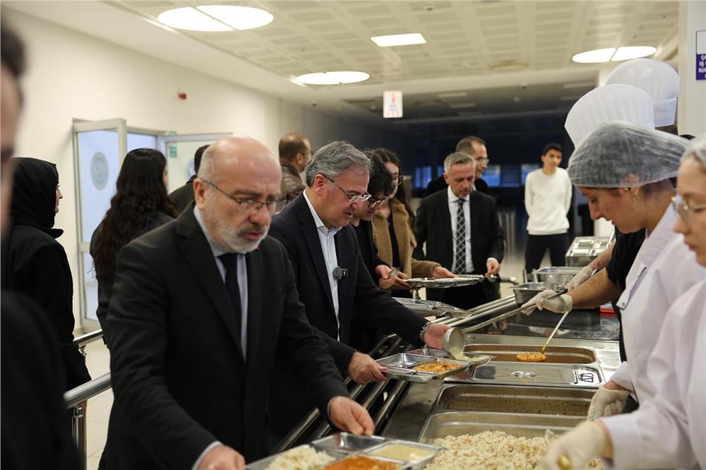 Başkan Özdoğan, KAYÜ öğrencileriyle iftar sofrasında buluştu