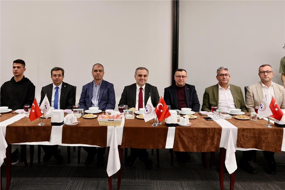 Başsavcı Korkmaz ve Rektör Prof. Dr. Altun, özel ihtiyaçlı öğrenciler ile iftar yaptı