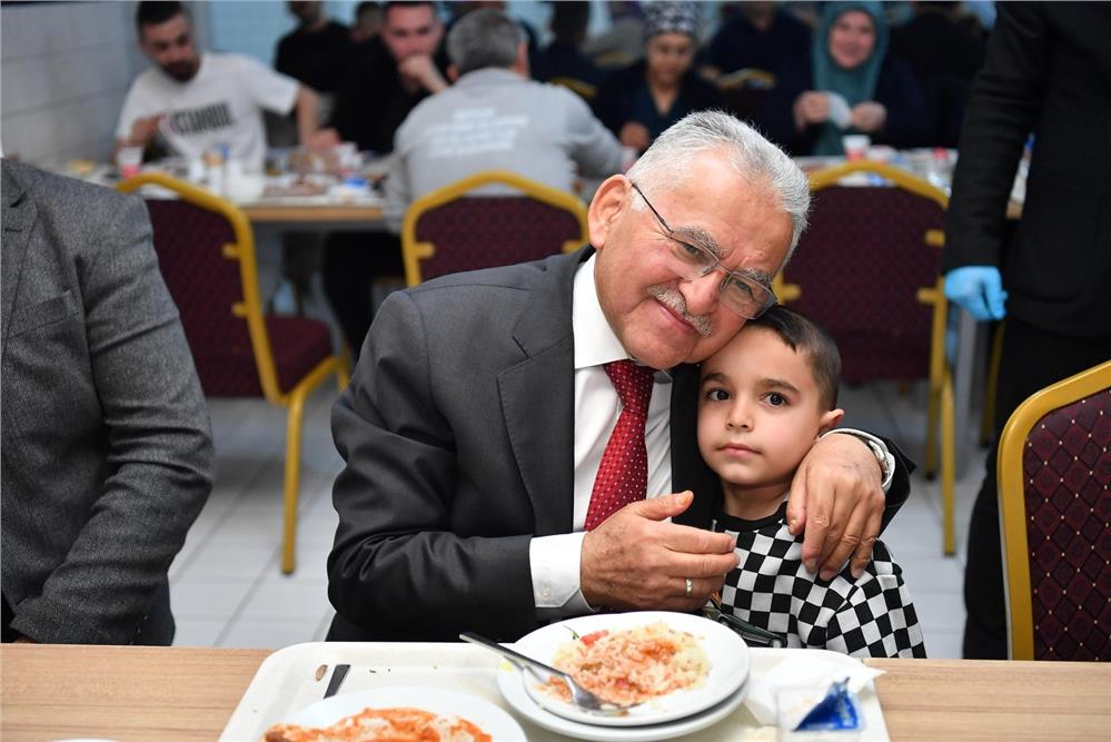 Büyükkılıç, Cumhurbaşkanı ile bayramlaştı; iftar ve huzurevi programına katıldı