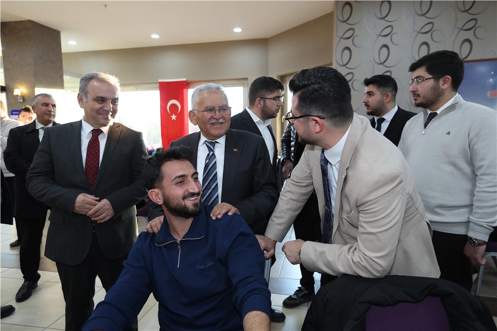 Büyükkılıç, ERÜ öğrencileri ile iftar bereketini paylaştı