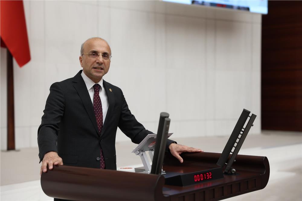 CHP’li Aşkın Genç: Emekli ikramiye bekliyor, iktidar bedelli askerlikten fon arıyor