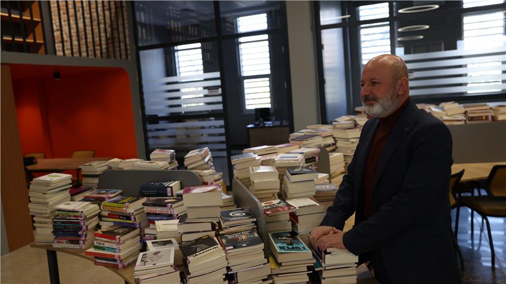 Çolakbayrakdar: Kütüphaneler haftası vesilesiyle bilgiyle büyüyen bir şehir inşa ediyoruz