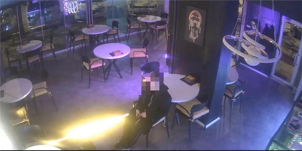 Hırsızlığın böylesi... Hırsızlık için girdiği kafede ısındı, yemek yedi