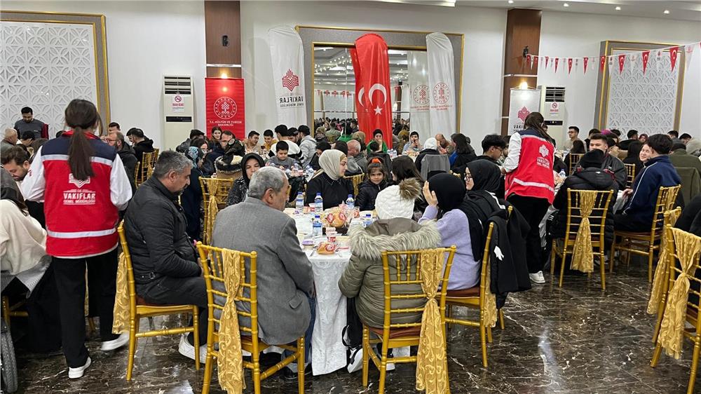 Kayseri Vakıflar Bölge Müdürlüğü'nden her gün 2 bin 500 kişilik iftar yemeği
