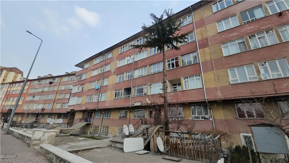 Kayseri'de 5. kattan atlayan bir kişi hayatını kaybetti