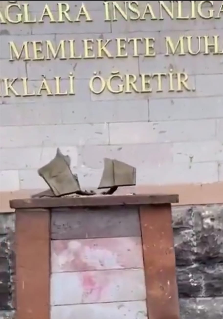 Kayseri’de Atatürk büstüne baltalı saldırı