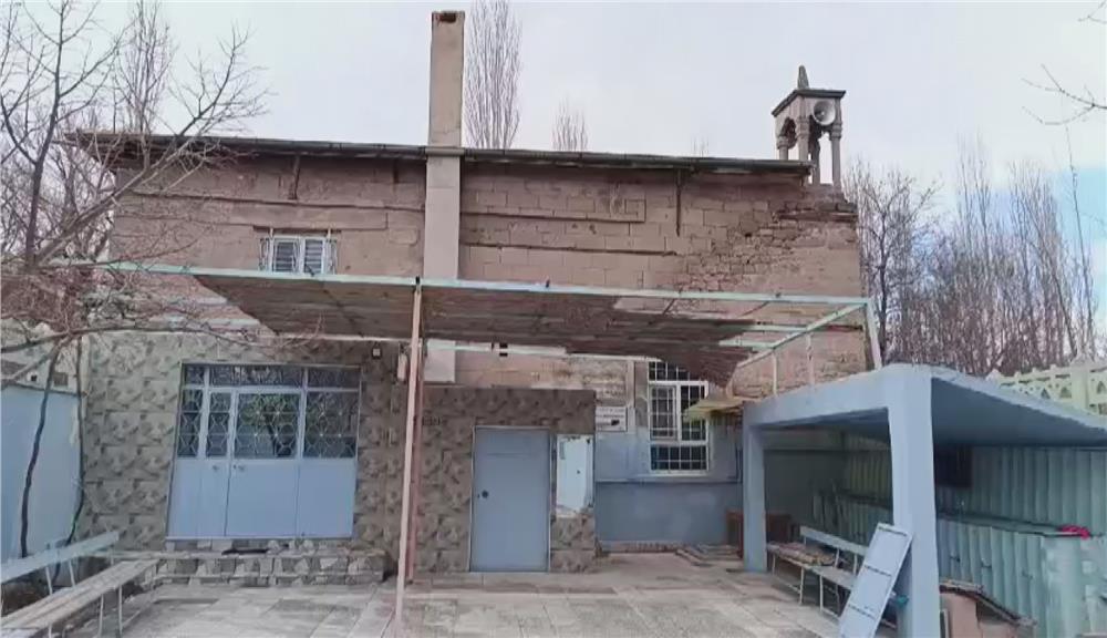 Minaresiz cami görenleri şaşırtıyor