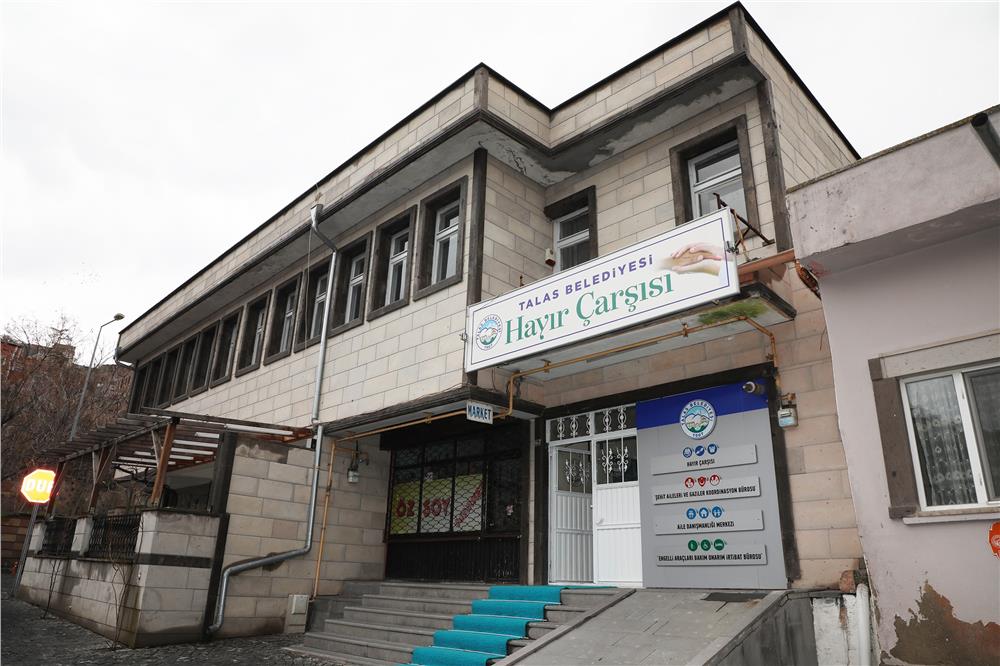 Öksüz ve yetimlerin bayramlıkları yine Talas Belediyesi’nden