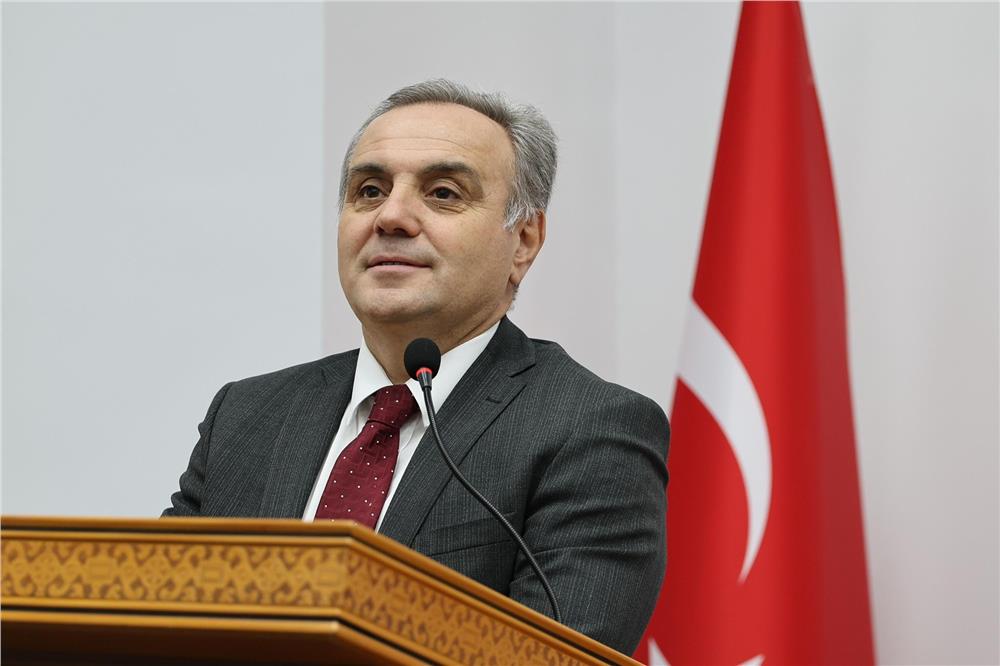 Rektör Prof. Dr. Altun, öğrencilerle kitap tahlili yaptı