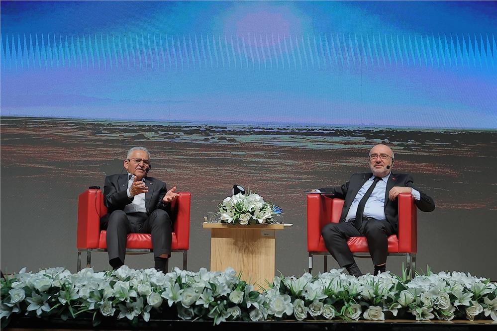 Başkan Büyükkılıç, Kayseri Üniversitesi’nde gençlerle buluştu