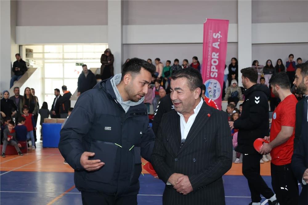 Başkan Metin öğrencilerle spor etkinliğinde buluştu