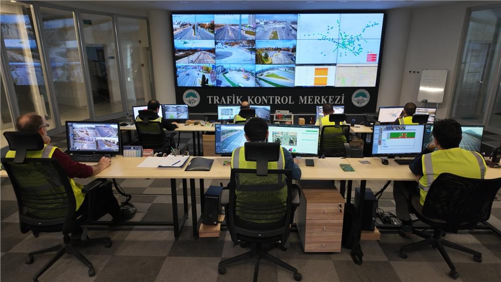 Büyükşehirden trafiğin kalbi ‘Kartal’da akıllı sistemlerle 7/24 kesintisiz yönetim