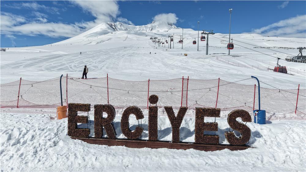 Erciyes'te kayak keyfi nisanda da sürecek