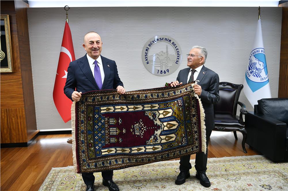 Eski bakan Çavuşoğlu: Kayseri, dünyaya örnek bir şehir