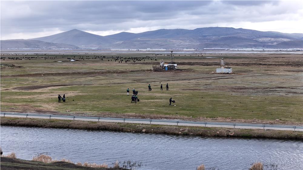 Hürmetçi'de sıcak asfalt, çevre temizliği ve yeşil alan atağı