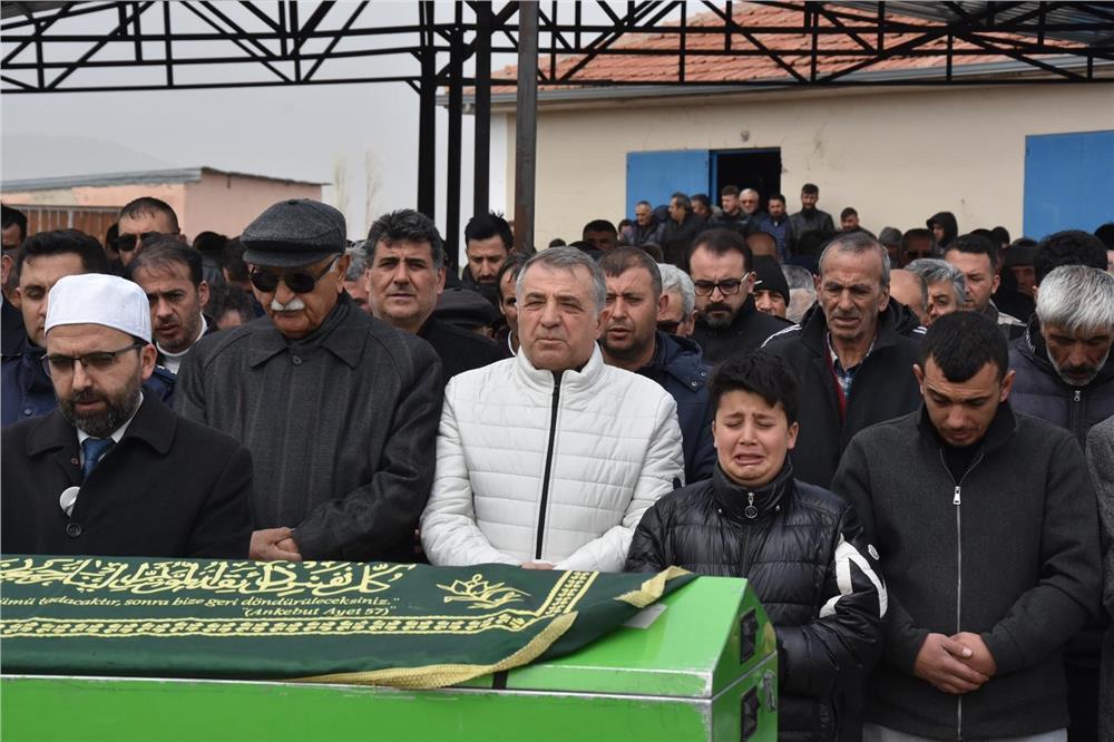 Tomarza Büyükcanlı Mahalle Muhtarı son yolculuğuna uğurlandı