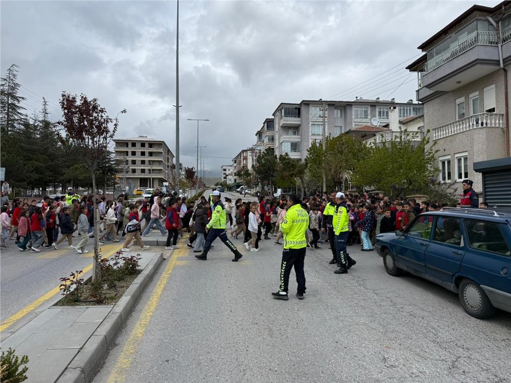 Develi'de çocuklara trafik eğitimi
