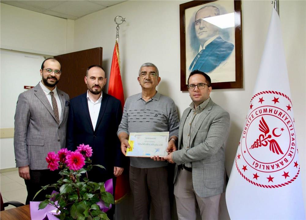 Emekli olan 43 yıllık doktora veda