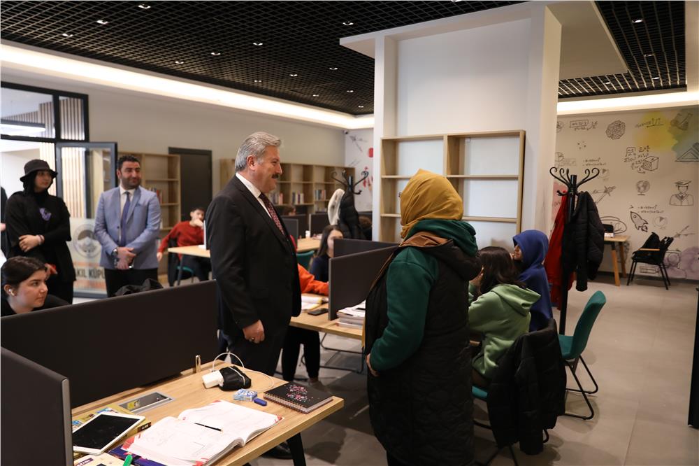 Melikgazi Belediyesi gençlerin hayallerine imza atmaya devam ediyor